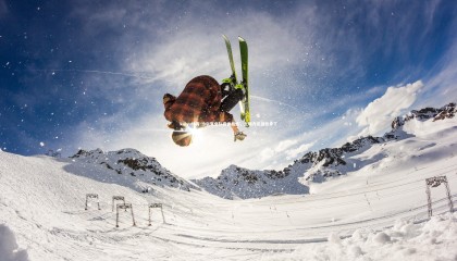 kaiyu体育-沙尔克全队奋勇出击，主场力克强敌拿下关键胜利